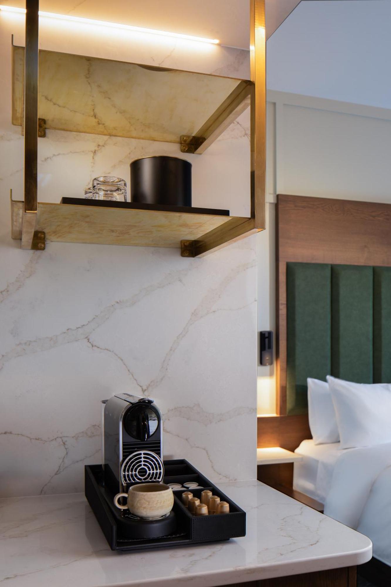 Ada Hotel Экстерьер фото